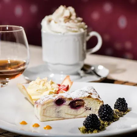 Отель Der Burgfellnerhof - Adults Only 4*